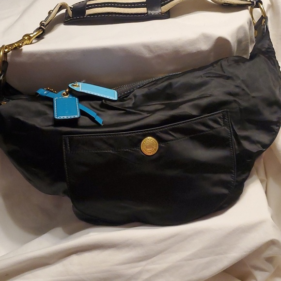 Coach: black moon-shaped bag. - Picture 5 of 16